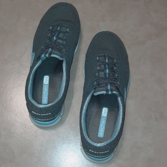 Easy Spirit. Size 6. - Picture 3 of 7